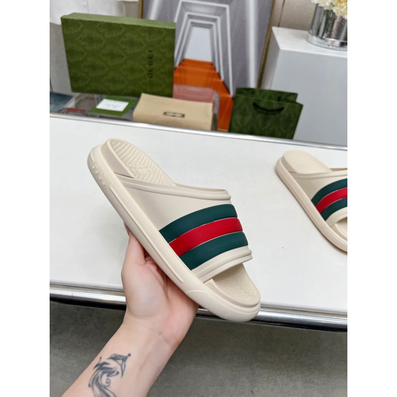 G*u*i slippers